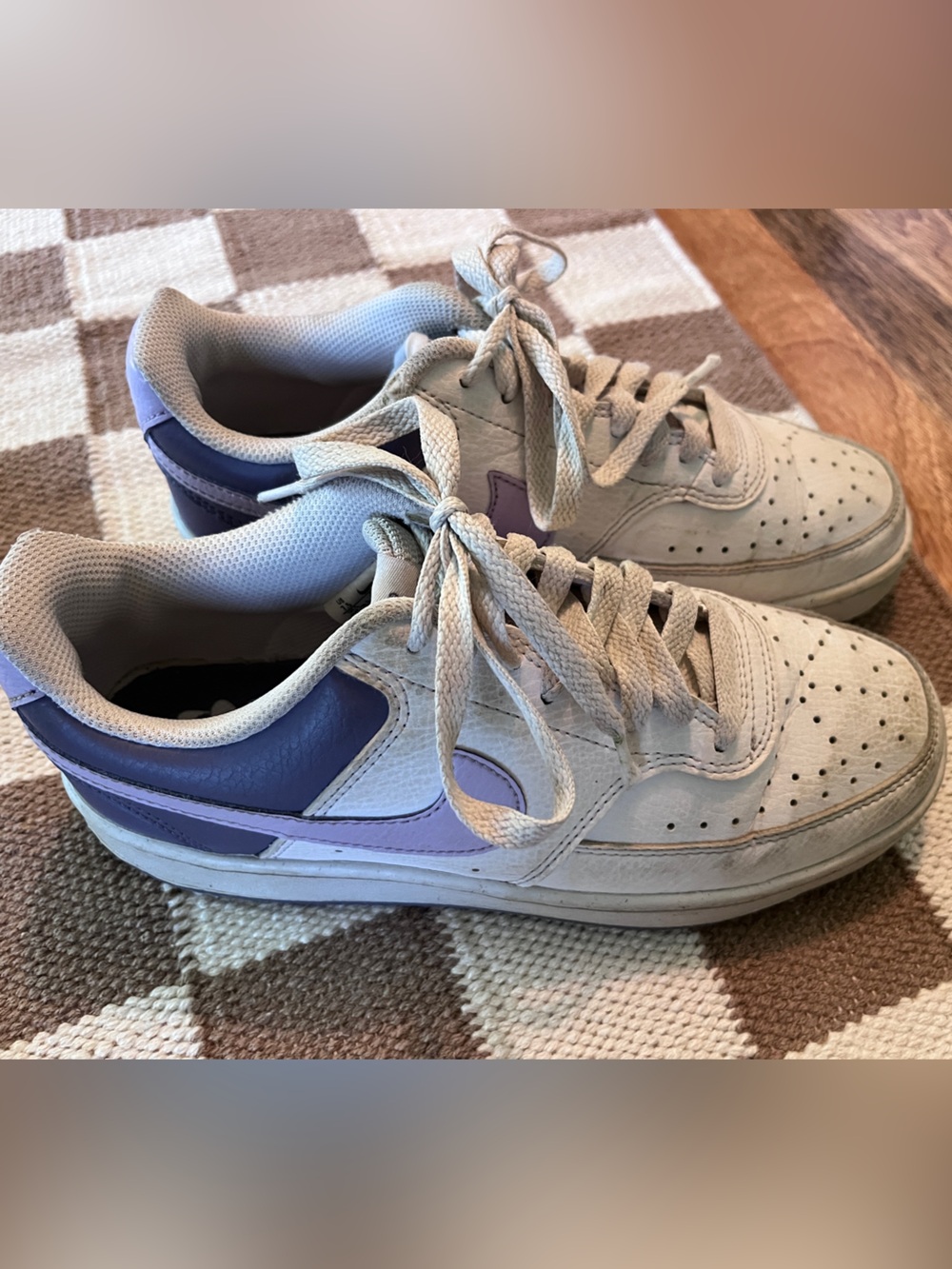 Nike Kids Sneakers in Light Gray and Lavender Accents